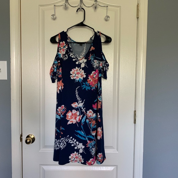 Espresso Dresses & Skirts - Floral cold shoulder dress